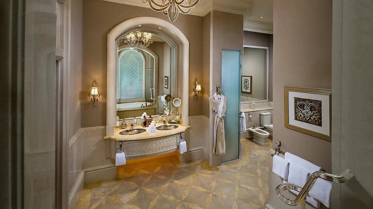 abu-dhabi-emirates-palace-palace-suite-pearl-bathroom.jpg