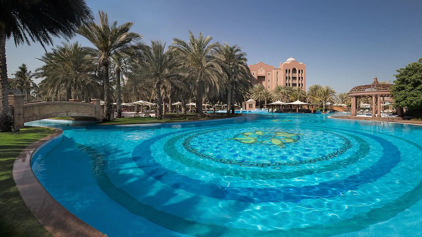 abu-dhabi-emirates-palace-pool-02.jpg