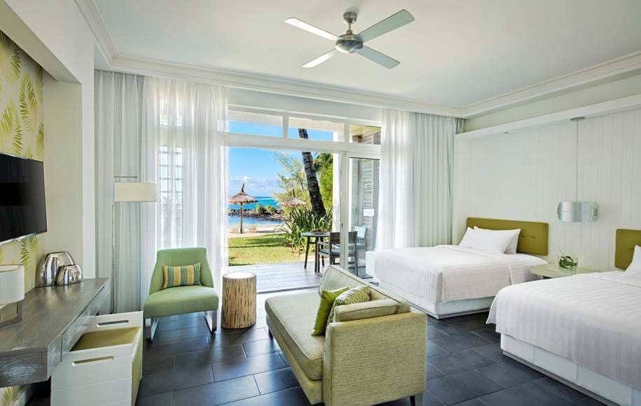 long_beach_rooms_junior_suite_ocean_front_1.jpg
