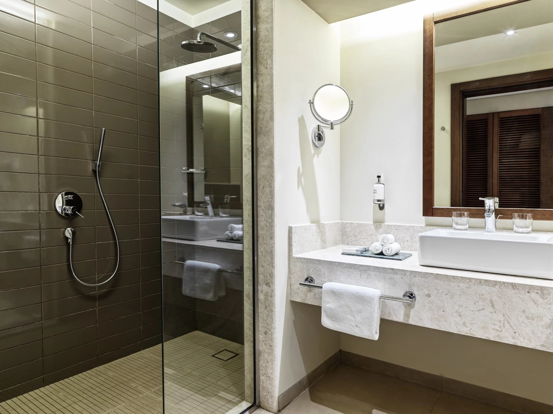 fanar-hotel-residences-hawana-salalah-oman-delux-room-lagoon-bathroom-1.jpg